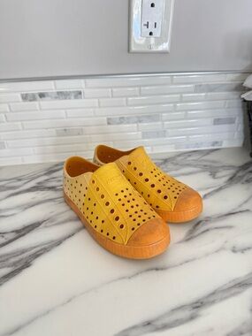 Native Jefferson  in Yellow and Orange kids